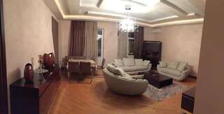 Апартаменты Private Family Apartment Downtown Баку Апартаменты-11
